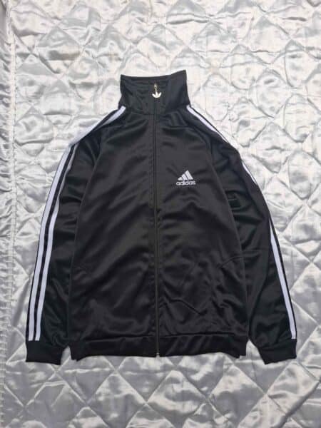 Jaqueta adidas alt preta com branco